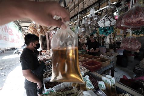 ID Food Akan Distribusikan Minyak Goreng Curah Rp14 Ribu Di 5 000 Titik