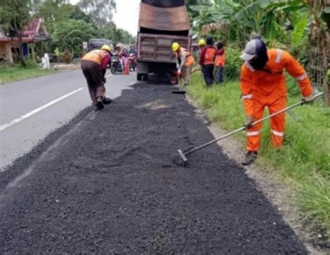 Beberapa Jalan Raya Kecamatan Mulai Gencar Diperbaiki Oleh Dinas Pupr