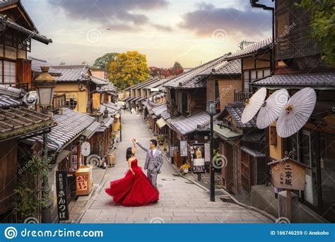 Japanese Couple Take A Prewedding Photo At The Famous Yasaka Jinja