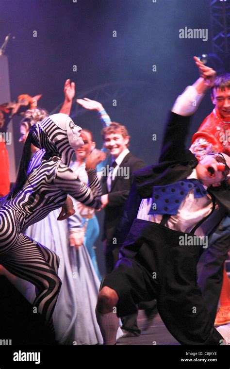 Cirque, Du, Soleil, show, dancers, performance Stock Photo - Alamy