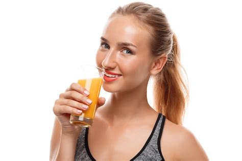 Free Photo Beautiful Sportive Woman Holding Glass With Juice