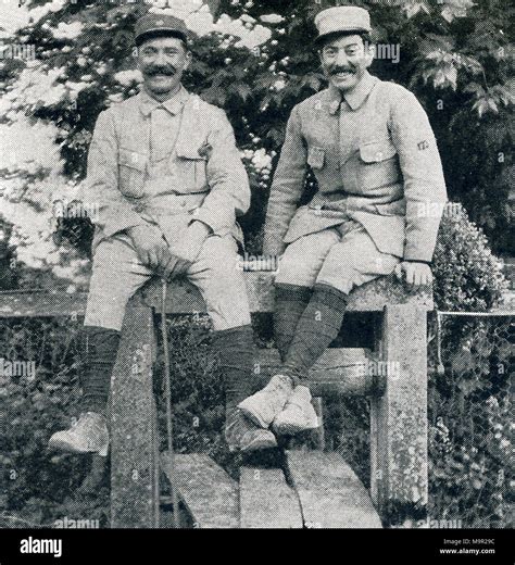 Esta Foto Se Remonta A La Segunda Guerra Mundial Y Muestra Dos Soldados