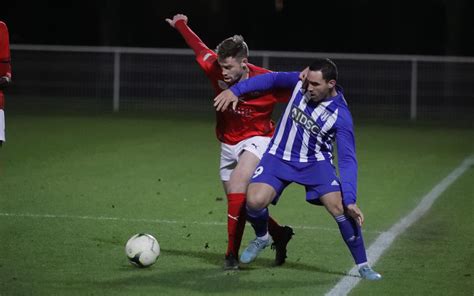 Football Régional 1 Sur Sa Pelouse Rochefort Contraint La Rochelle Au Match Nul 1 1