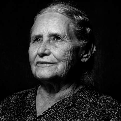 Doris Lessing biografía libros frases premios y mucho más