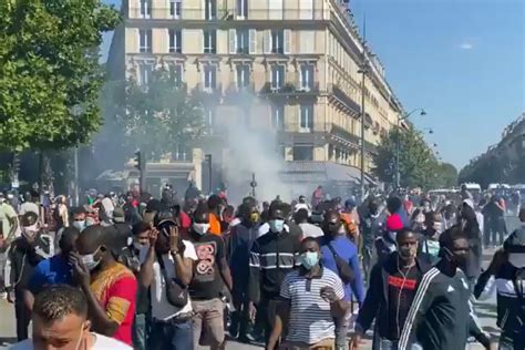 Paris Des Milliers De Manifestants Dans La Rue Pour La Régularisation