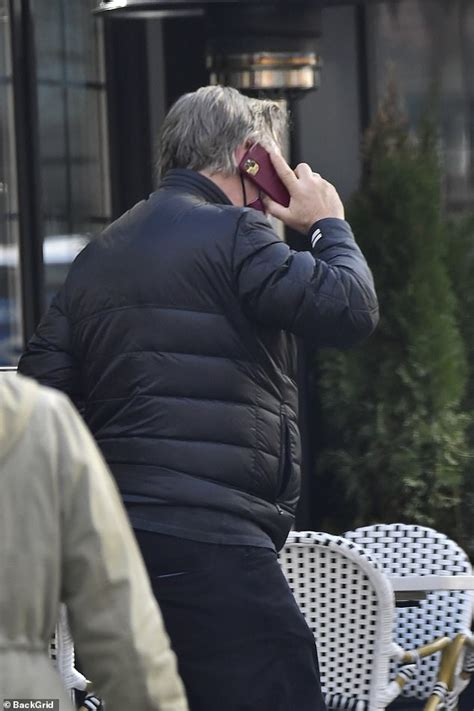 Alec Baldwin Hasnt Turned Over His Phone A Month After Authorities In