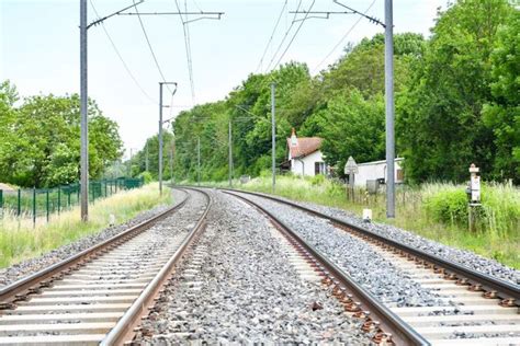 Des Trains Supprim S Entre Paris Et Nevers Apr S Le D C S D Un Homme