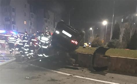 Accident înfiorător într un sens giratoriu Un tânăr de doar 21 de ani