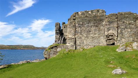 What is the oldest castle in Scotland?