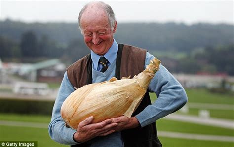 Heaviest Onion Peter Glazebrook Sets World Record Hd Video