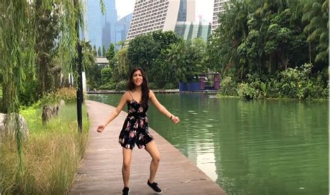 Video This Girl Dancing In Judwaa 2 Aa Toh Sahi Song Is The Best Thing