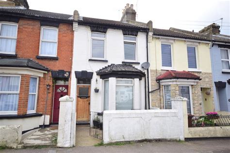 Tennyson Road Gillingham Me7 3 Bed Terraced House £1 300 Pcm £300 Pw