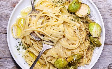 How To Make Creamy Garlicky Vegan Fettuccini Alfredo