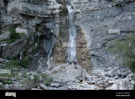 broto waterfall, huesca, spain Stock Photo - Alamy