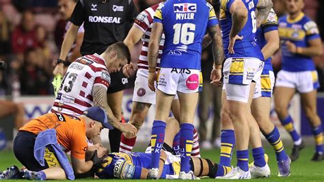 Super League 2022 Final Aidan Sezer Smashed By John Bateman In Horror