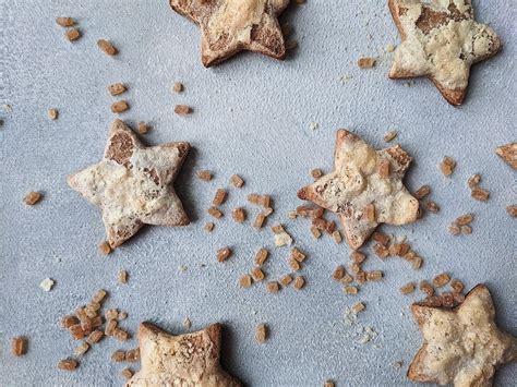 Brown Star Shaped Cookies in Close-Up Photography · Free Stock Photo