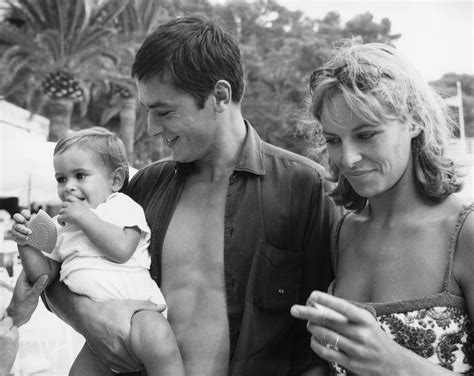 El amor de Alain Delon y Romy Schneider y las fotos del cadáver de ella