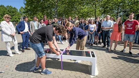 Am Schulzentrum Neukirchen Vluyn Steht Jetzt Eine Smartbench