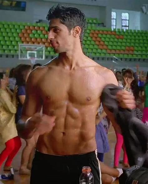 Shirtless Bollywood Men Siddharth Malhotra