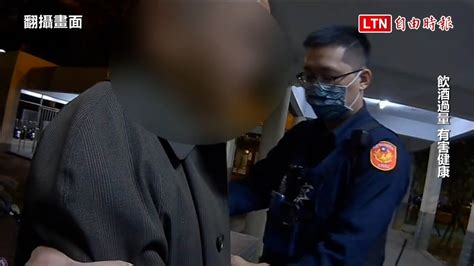 醉男吵著要警方「講重點」 警：你通緝被逮啦！翻攝畫面─影片 Dailymotion