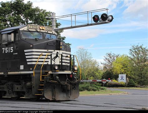 Ns 7515 Crossing Mt Clinton Pike Pulling Out From The Mill