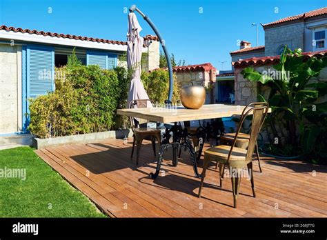 Garden Table Chairs Parasol Hi Res Stock Photography And Images Alamy