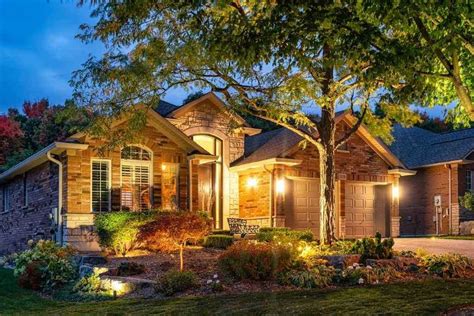 Transform Your Home S Curb Appeal With Stylish Driveway Lights Trends