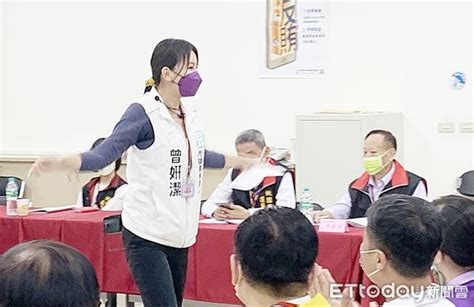 解扣擺拍超吸睛！博士美女候選人抽中6號 嬌呼：是我生日欸 Ettoday政治新聞 Ettoday新聞雲