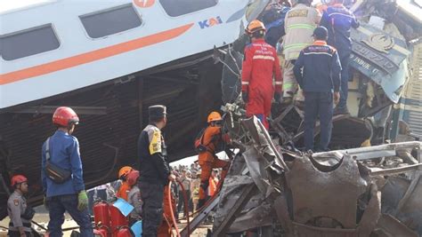 Dari Korban Tewas Tabrakan Kereta Di Bandung Ternyata Masinis Dan