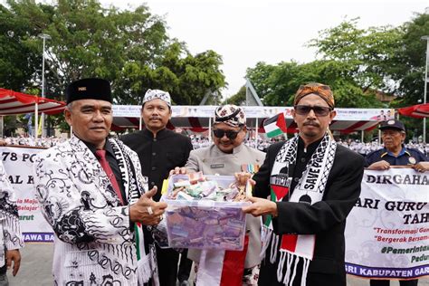 Bupati Garut Apresiasi Guru Donasi Rp 420 Juta Untuk Palestina Di