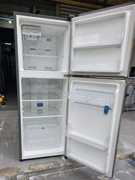 Electrolux Pintu Peti Ais Sejuk Condition Terbaik Warranty Bulan