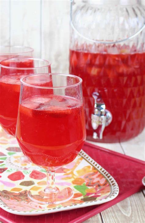 Sparkling Strawberry Punch | The Country Cook drinks