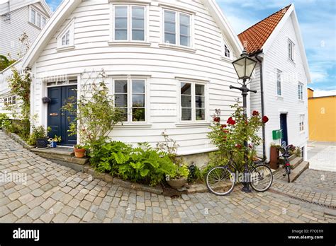 Traditionelle Holzhäuser in Stavanger Norwegen Stockfotografie Alamy