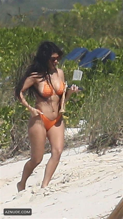 Kim Kardashian And Kourtney Showing Off Their Hot Curves In Turks And
