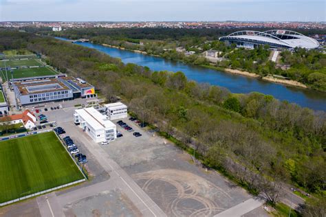 Rb Leipzig Bernimmt Anlage Von Fu Ballklub Bsv Sch Nau Und Vergr Ert