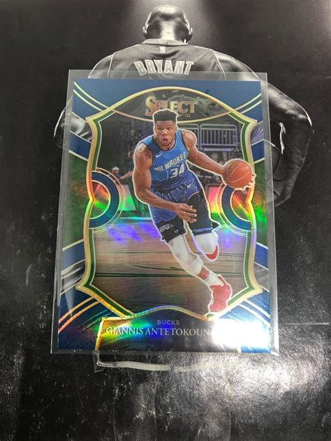 Giannis Antetokounmpo Panini Select Blue Concourse Silver Prizm 2021