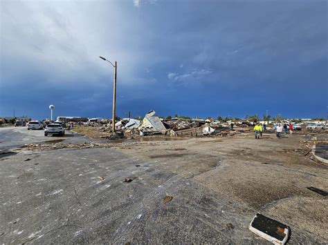 Tornado Passes Through Perryton Texas Killing At Least Three High