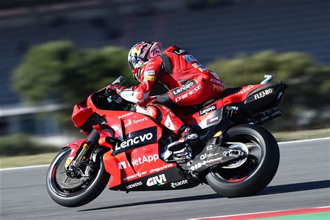 Casey Stoner Beri Masukan Untuk Ducati