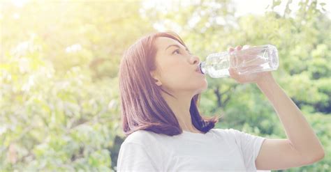 Pentingnya Minum Air Saat Cuaca Tak Menentu