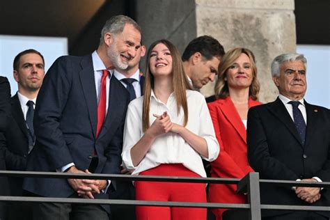 Felipe VI y la Infanta Sofia junto al príncipe William en la final de