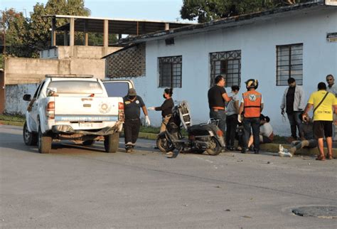 Aparatoso accidente en moto deja 3 jóvenes heridos