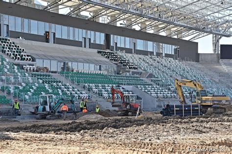 Trwa Budowa Stadionu Radomiaka Radom Monta Krzese Ek O Wietlenia I