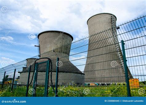 Vieilles Tours De Refroidissement De La Centrale Lectrique Au Charbon