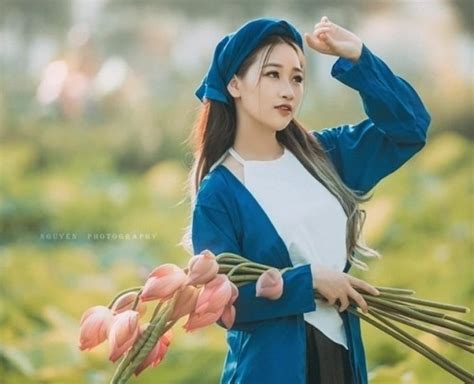 Hot girl World Cup khiến 2 nam thần trở thành tình địch trên sóng truyền hình