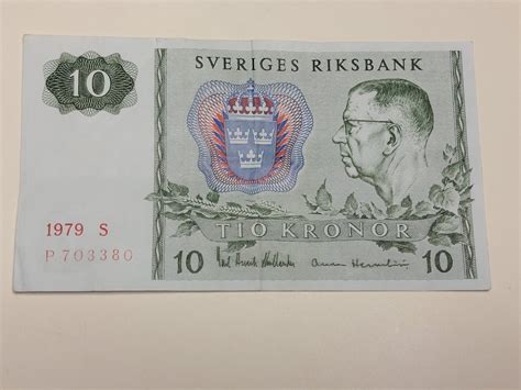 Se produkter som liknar Tio kronor sedel 1979 på Tradera 637586323