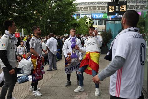 Borussia Dortmund Real Madrid La Festa Dei Tifosi Prima Della Finale