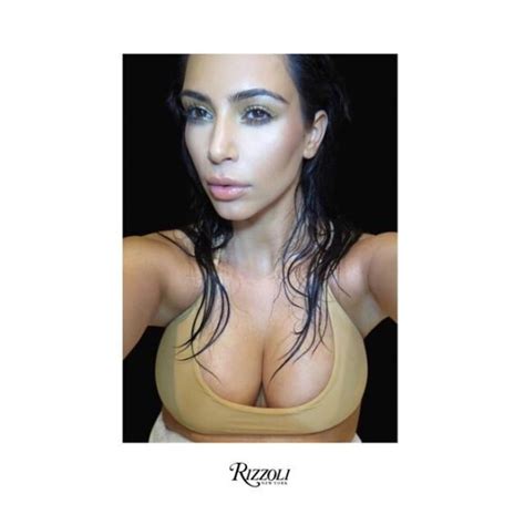 Kim Kardashian Selfie torride et bikini osé avant la sortie de son
