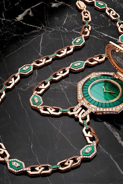 Уникальное колье Bvlgari: часы и монеточка | Vogue Russia