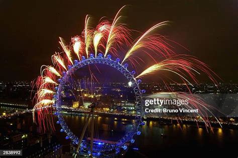 London Eye Fireworks Photos and Premium High Res Pictures - Getty Images