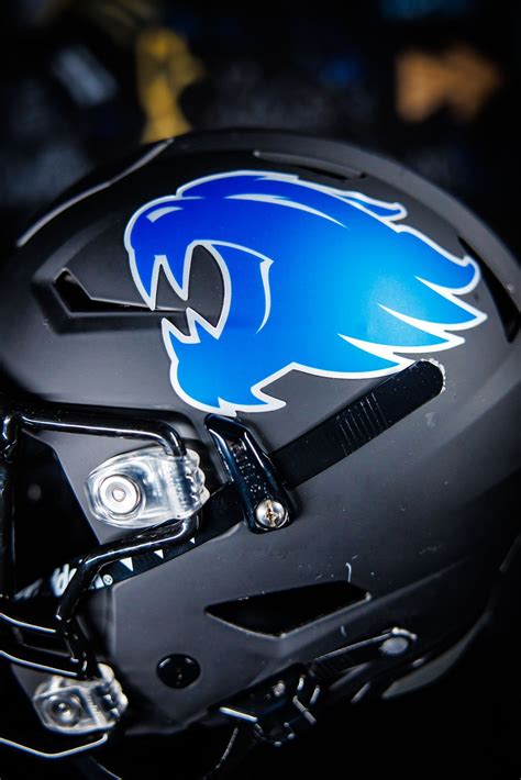 LOOK: Kentucky Football Rolls Out Alternate Black Helmets vs. Louisville